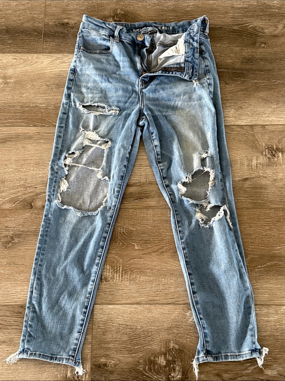 American Eagle Curvy HiRise Light Blue Distressed Jegging 10SHORT
